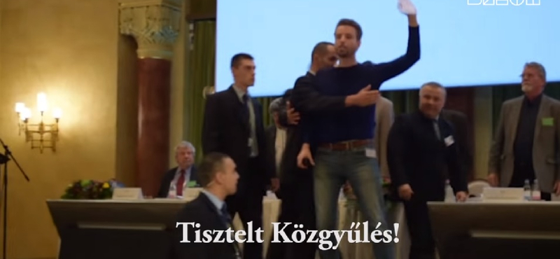 Lökdösődés, zsidózás, kivezetés - videó az MMA-botrányról