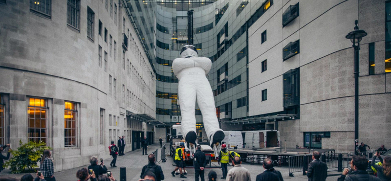 Akkora szobrot kapott Stig Londonban, mint egy ház