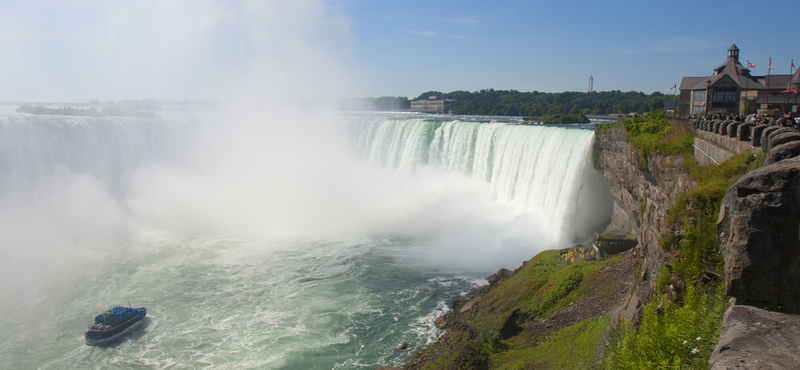 Egy japán lány belezuhant a Niagara-vízesésbe, de egy férfi hullája került elő