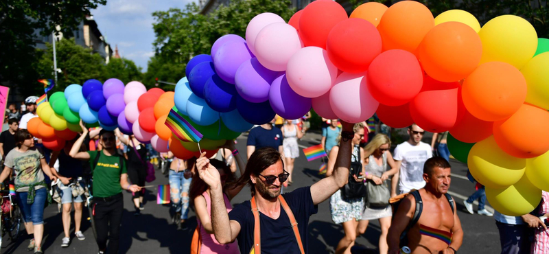 Idén nem a Pride-on vonulókat, hanem az ellentüntetőket kordonozzák körbe