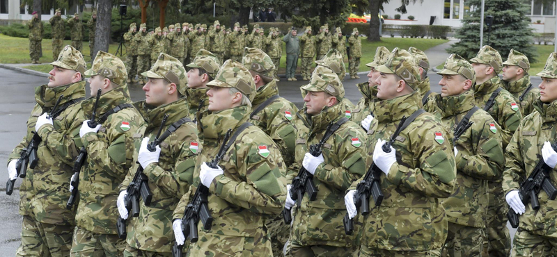 Elbocsátottak rengeteg katonát a honvédségtől, most mégis visszafoglalkoztatnák egy részüket