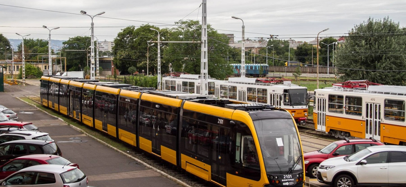 Összerakták az első új 1-es villamost Budapesten – fotó