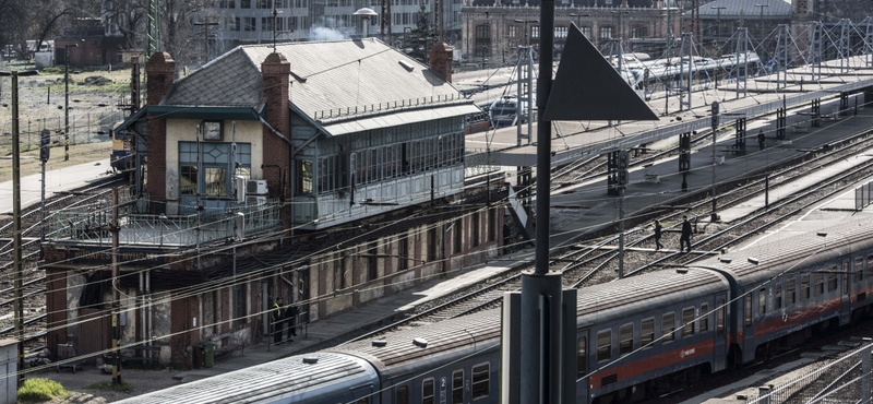 Utasok fékeztek meg egy kalauzverő férfit a Nyugatinál