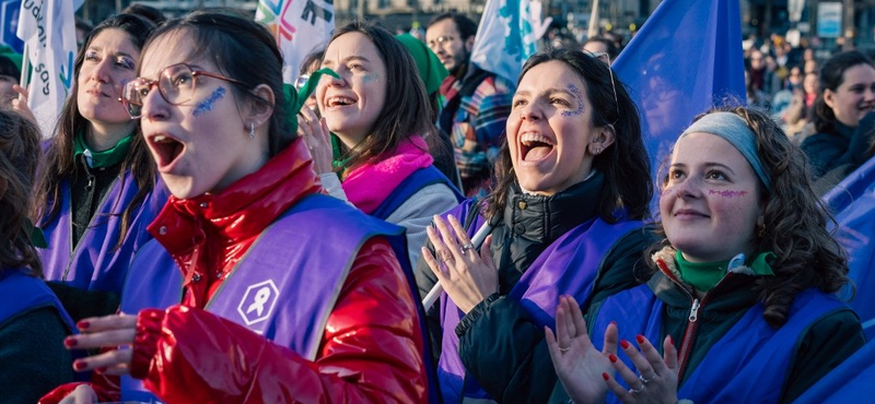 Mit keres az abortusz az alkotmányban?   