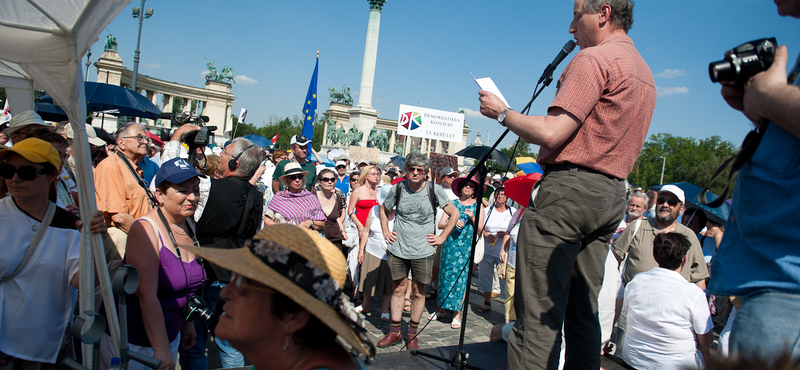 Antifasiszta tüntetés a Hősök terén