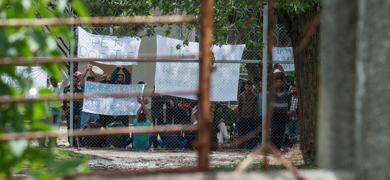 Kormánytisztviselő fojtogatott menekültet Kiskunhalason