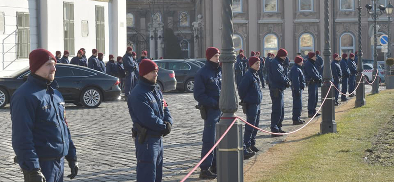 A rendőrök szakszervezete is támogatja a sztrájkot előkészítők követeléseit