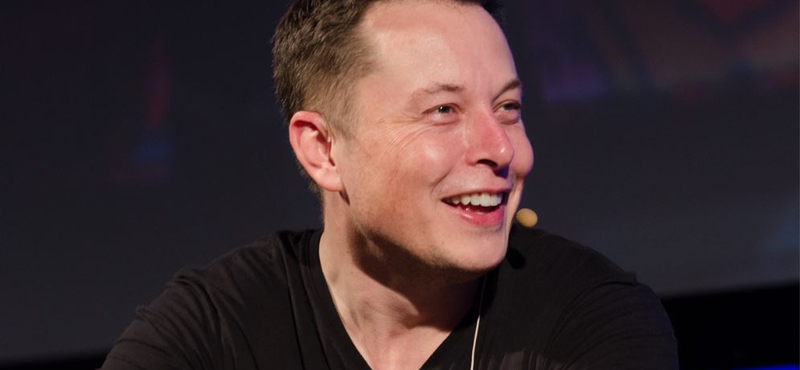 Agyba ültetett chippel gyorsítana az embereken Elon Musk