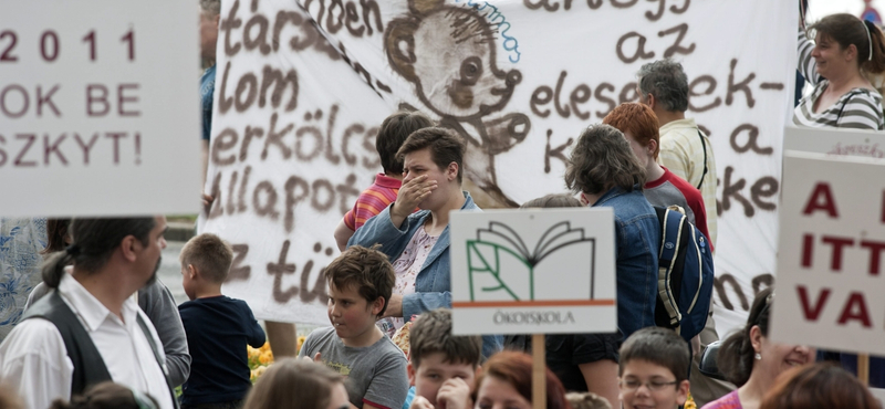 Pedagógusnapon demonstrálnak a szakszervezetek