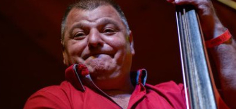 Váratlanul meghalt a Parno Graszt zenekar tagja