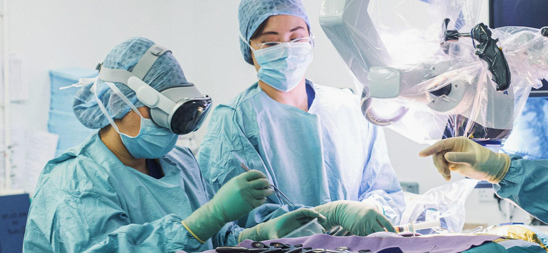 Két gerincműtét közben is bevetették az Apple új szuperszemüvegét – az orvosok szerint a készülékben óriási potenciál van