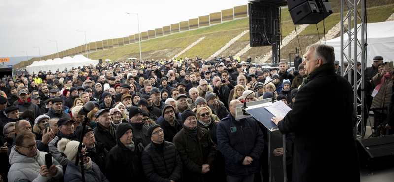 Orbán szerint egy útépítés a példa arra, hogy igaz lesz, amikor azt mondja, következő években „mindannyian léphetünk, nem egyet, hanem akár kettőt is előre”