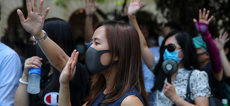 Újra kemény összecsapásokba torkollottak a hongkongi tüntetések