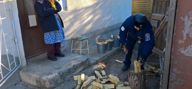 Sűrű hétvégéje volt a hideg miatt a favágó rendőröknek