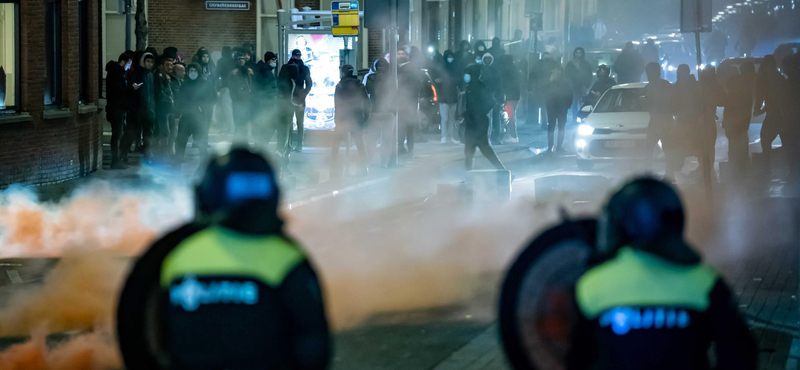 Rotterdamban lőni kellett a védettségi igazolvány ellen tüntetőkre