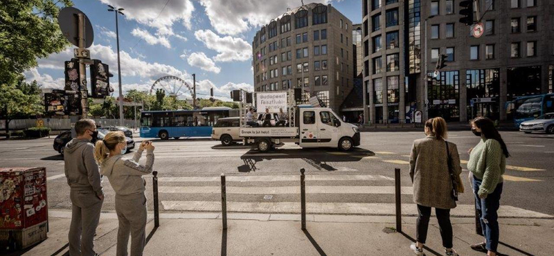 Teherautóra száll a Fesztiválzenekar