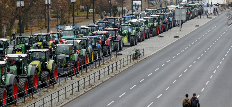 Több ezer traktor vonult Berlin és Párizs utcáira a zöldintézkedések miatt