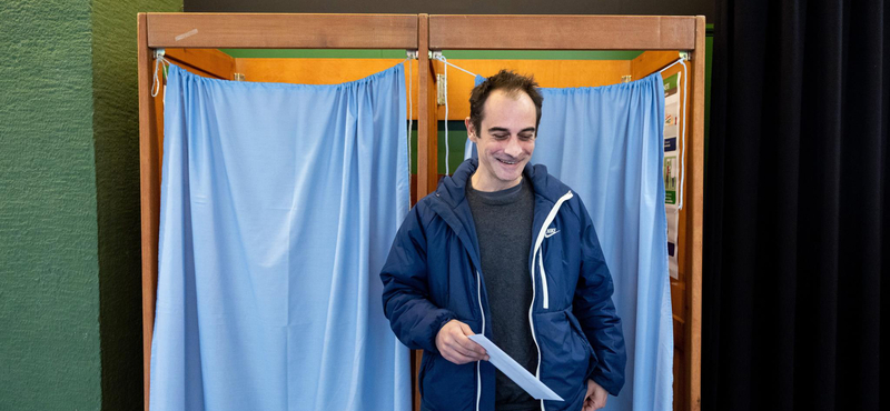 A Kutya Párt elnöke Vitézyvel kampányol, aki Kovács Gergelyre szavaz az előválasztáson