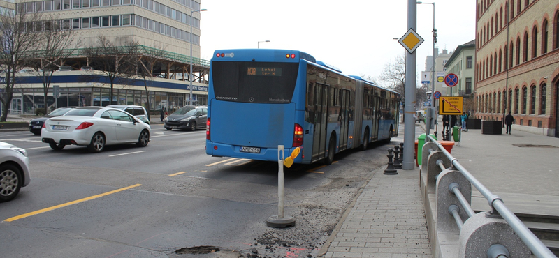 A Szentlélek térnél leborult rakomány a metrópótlást is bedöntötte