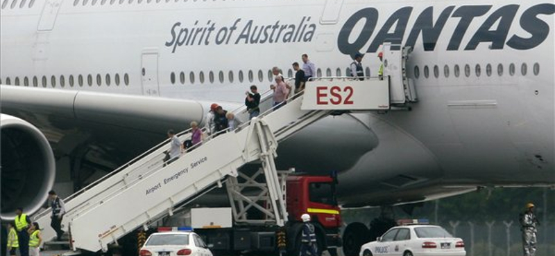 Nem zuhant le, csak kényszerleszállást hajtott végre a Qantas gépe