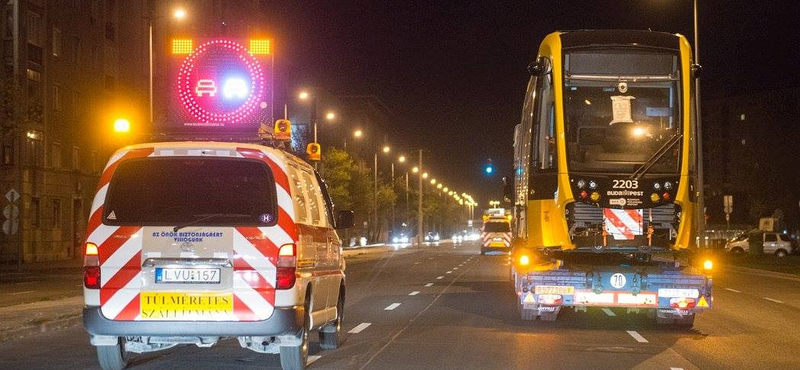 Már két új CAF-villamos van Budapesten – fotók