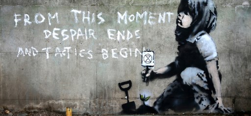 Graffitivel állt ki Banksy a londoni környezetvédők mellett?