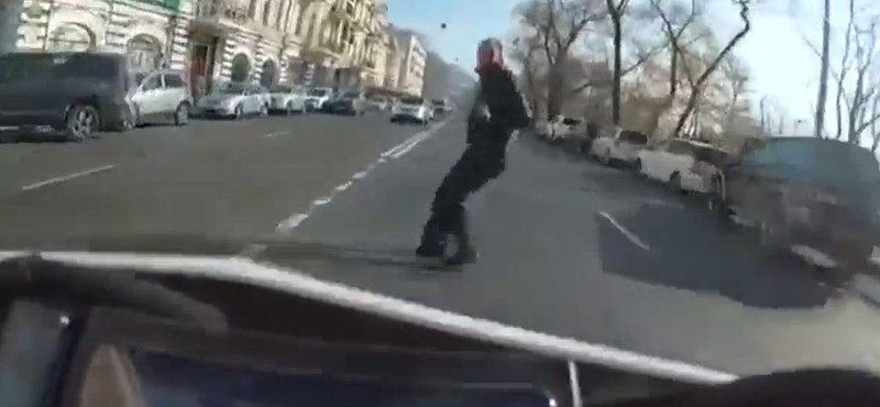 Halálra gázolták a gyalogost gázoló motorost – videó