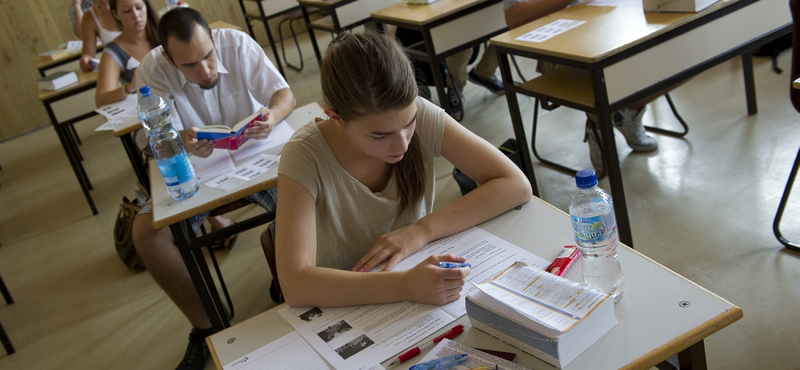 Megszűnik az egyik legnépszerűbb hazai nyelvvizsga