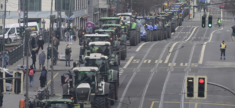 Brüsszel elhalasztja az új zöld szabályok bevezetését, hogy csillapítsa a tiltakozó parasztgazdák mozgalmát