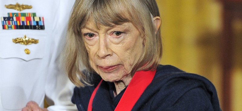 Elhunyt Joan Didion író és forgatókönyvíró