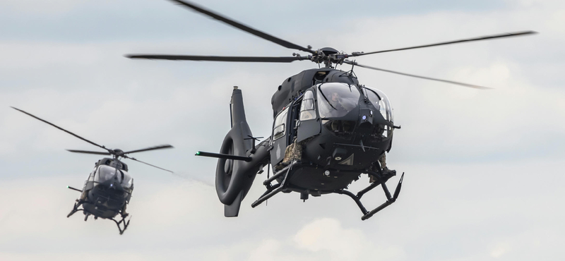 Hőkamerás helikopterrel mentettek meg két turistát magyar katonák