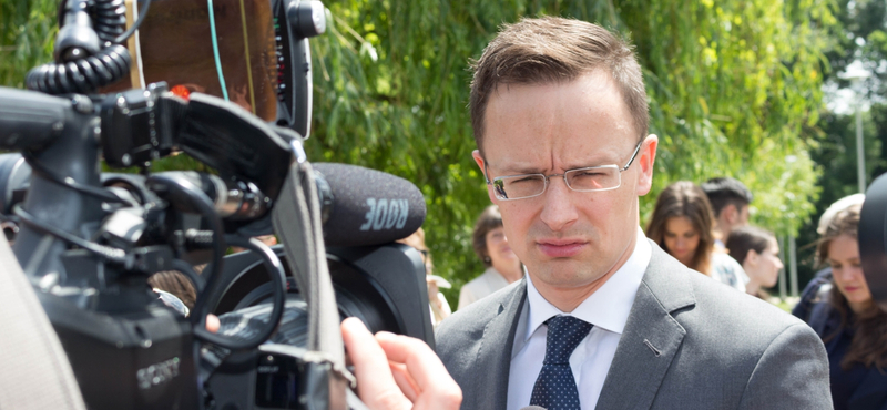 Szijjártó: "fű alatt, sunyi módon született döntés"