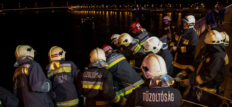 30 kilónyi felszereléssel kell 23 emeletet felrohannia a versenyző tűzoltóknak szombaton