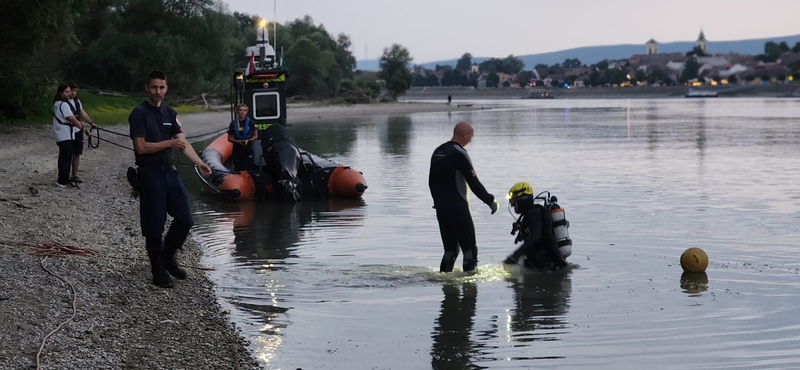 Búvárokkal, tűzoltóhajóval is keresték a 19 éves férfit, aki elmerült a Dunában Szentendrénél