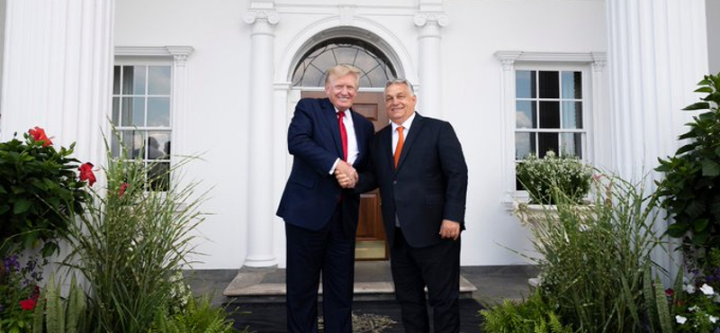 Orbán biztató üzenetet küldött Trumpnak a keddi meghallgatása előtt