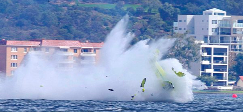 Lezuhant a Red Bull Air Race egyik pilótája - fotó