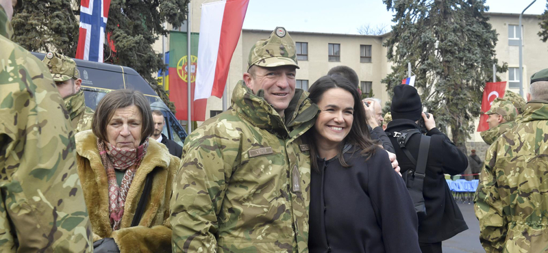 Öthetes kiképzés után kapott alezredesi rangot Novák Katalin férje a Honvédségnél