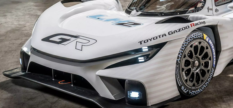 Elképesztő hidrogénautóval rukkolt elő a Toyota