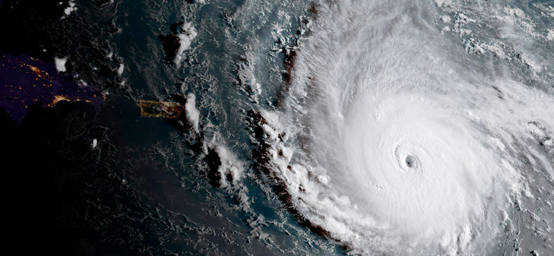 Az évtized legdurvább hurrikánjának kikiáltott Irma még a pápának is gondot okozhat