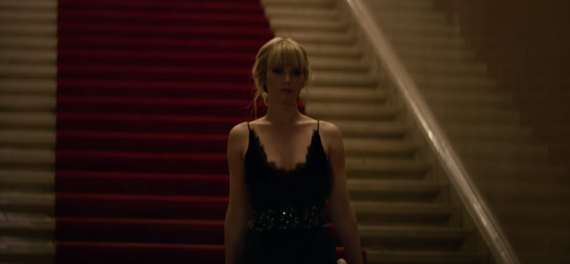 A Vittulában nem, de az Operaházban felbukkan ügynökként Jennifer Lawrence