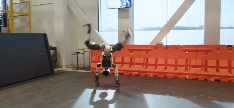 Braketáncol, cigánykerekezik: összetett mozgásra is képes a Boston Dynamics humanoid robotja – videó