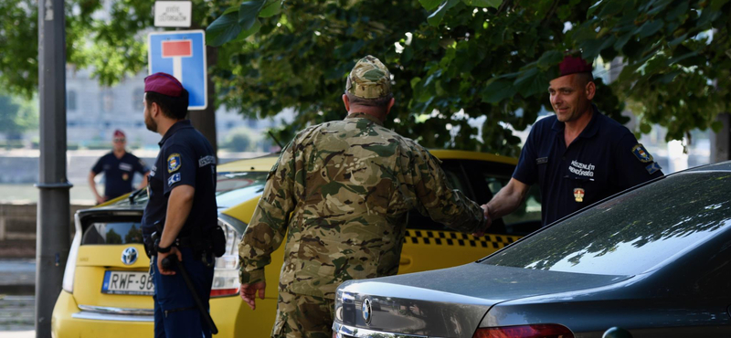 Ez a látvány fogadja vasárnap délelőtt a Lánchídnál az arra járókat