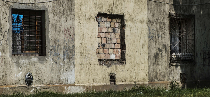 Húzzunk falat a gettó köré, az majd megoldja