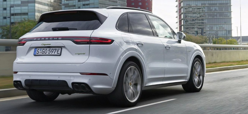 Újabb zöld rendszámos Porsche: itt a 462 lóerős hibrid Cayenne