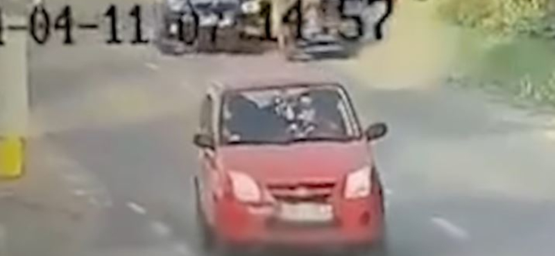 Képes volt azzal védekezni a videón látható vétkes autós, hogy lehet, nem is ő ment át a szembe sávba