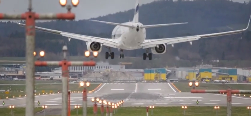 Videó: pokoli perceket szerzett az orkán a pilótáknak a zürichi reptéren