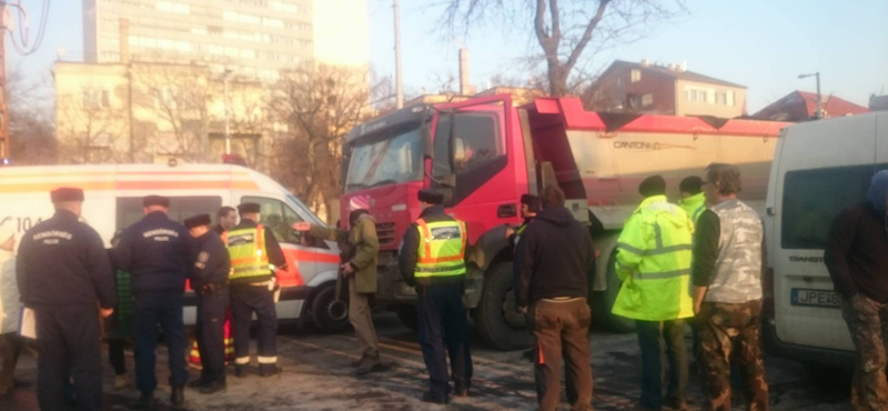 Így kapta le a rendőrség a ligetvédőket a markolóról