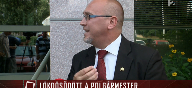 Meglökdöste a TV2 riporterét Érpatak polgármestere – videó