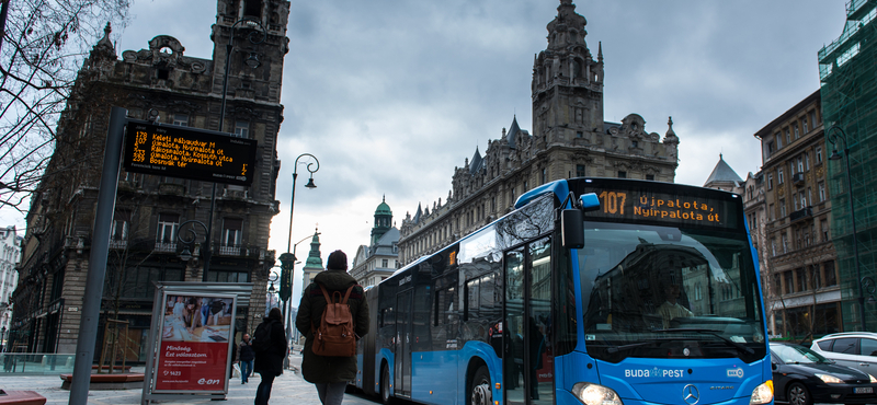 Húsz új buszt állítanak forgalomba Budapesten – fotó