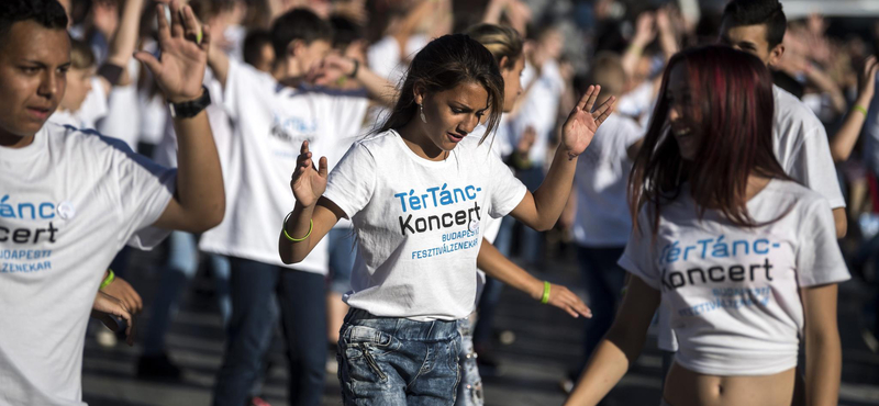 Fotók: Ötszáz gyerek bulizott a Hősök terén